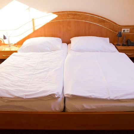 Hotel Europa ฟอร์ซไฮม์ ภายนอก รูปภาพ