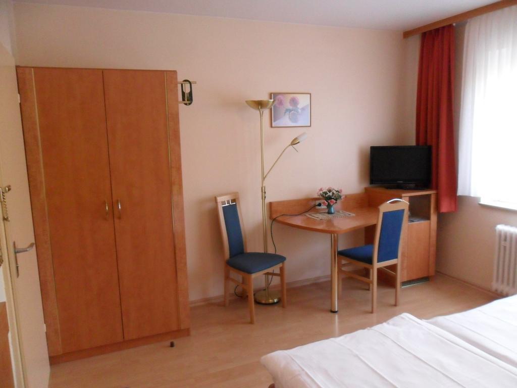 Hotel Europa ฟอร์ซไฮม์ ภายนอก รูปภาพ