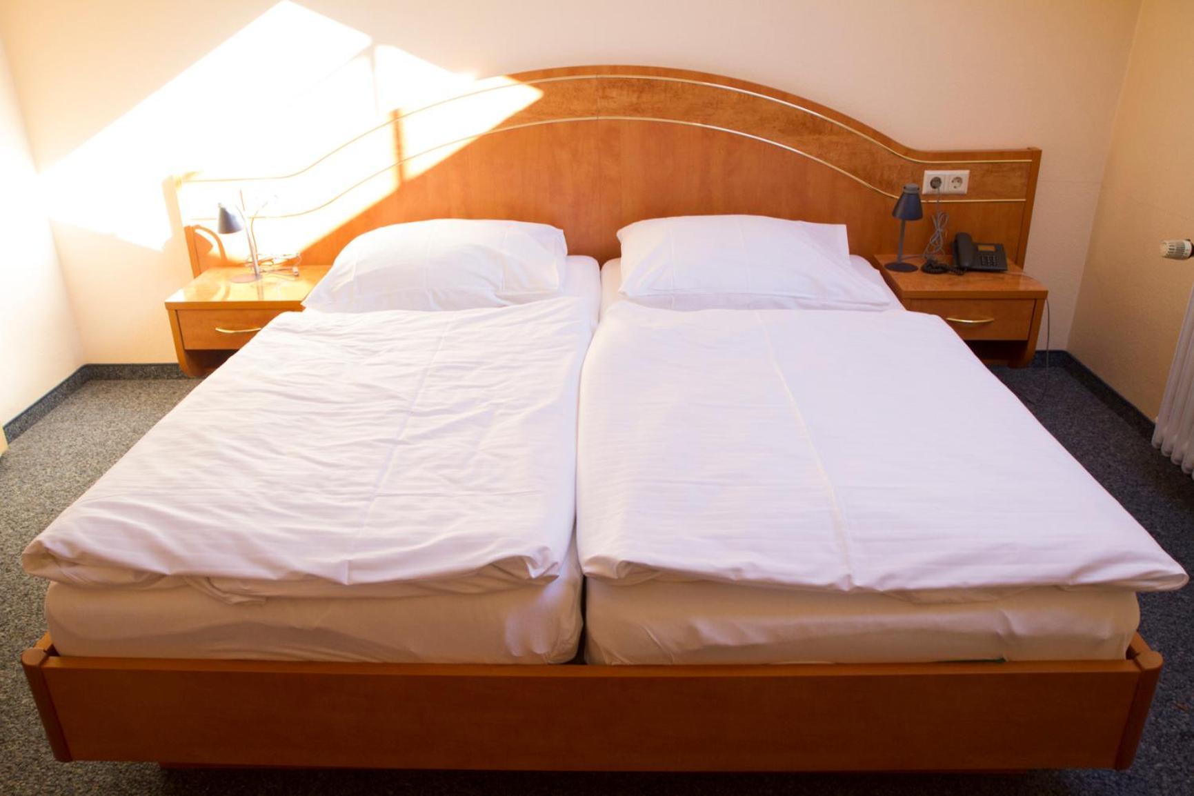 Hotel Europa ฟอร์ซไฮม์ ภายนอก รูปภาพ