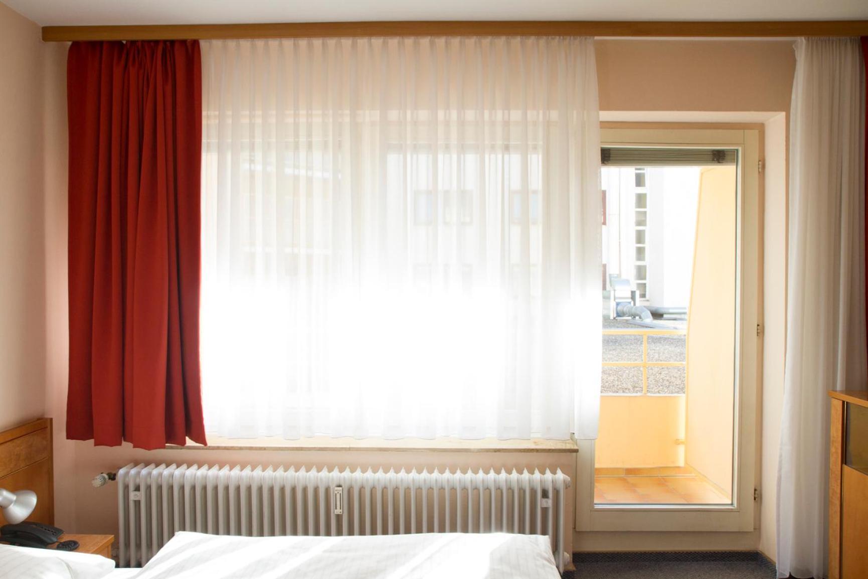 Hotel Europa ฟอร์ซไฮม์ ภายนอก รูปภาพ